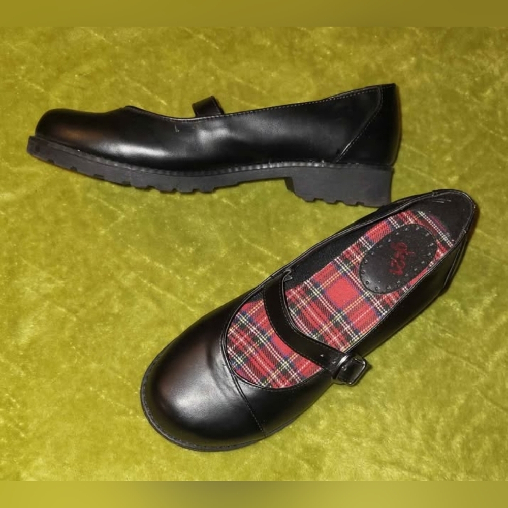 g:21 Mary Janes